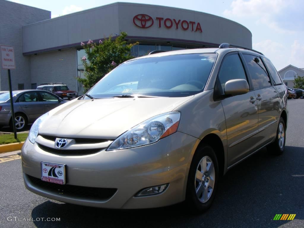 2006 Sienna XLE - Desert Sand Mica / Taupe photo #1