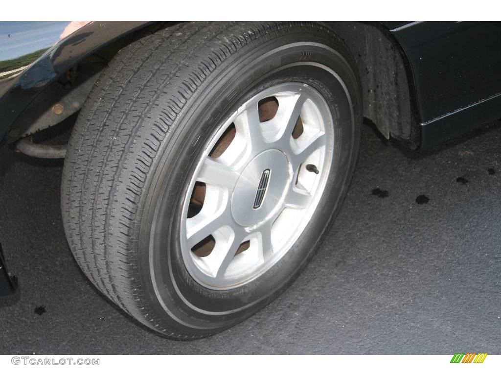 2002 Town Car Signature - Black / Deep Charcoal photo #14