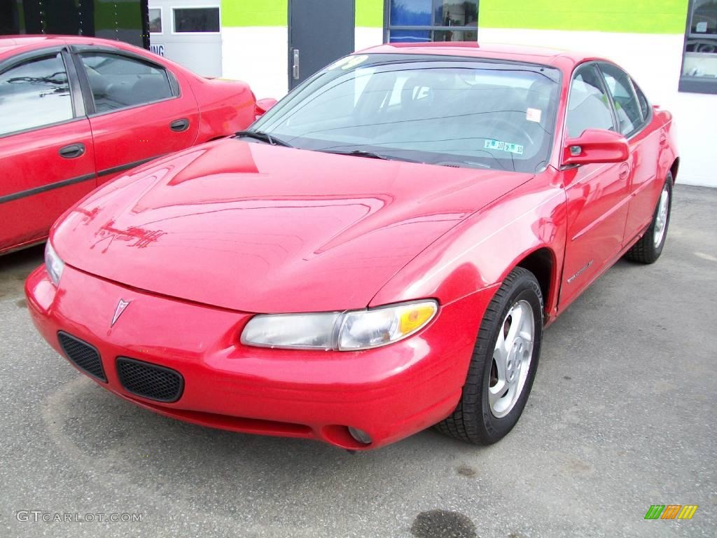 1999 Grand Prix SE Sedan - Bright Red / Graphite photo #1