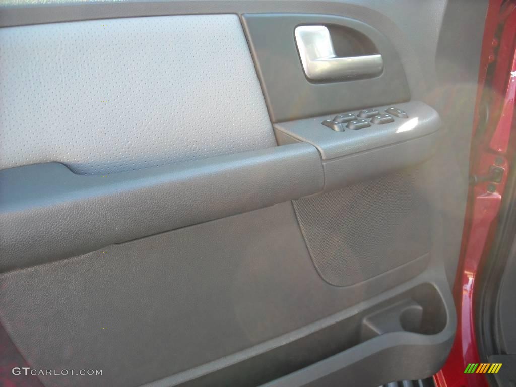 2003 Expedition XLT - Laser Red Tinted Metallic / Flint Grey photo #20