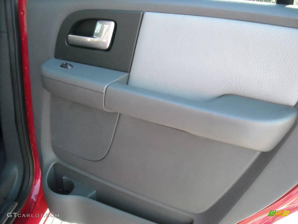 2003 Expedition XLT - Laser Red Tinted Metallic / Flint Grey photo #26