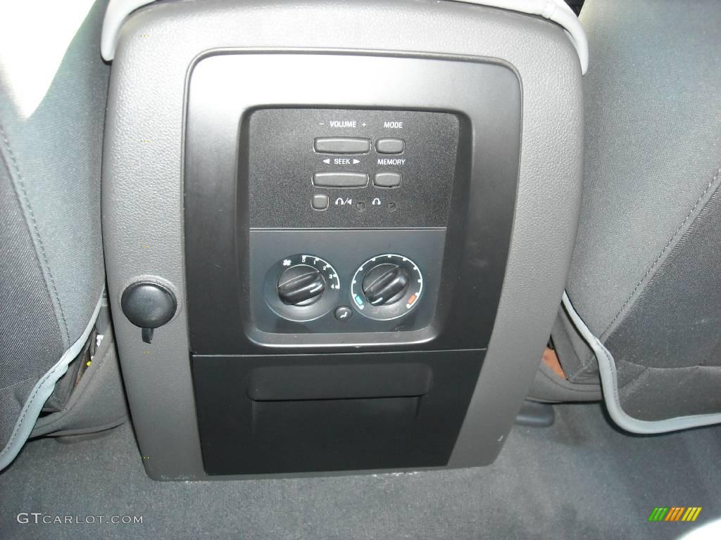 2003 Expedition XLT - Laser Red Tinted Metallic / Flint Grey photo #32