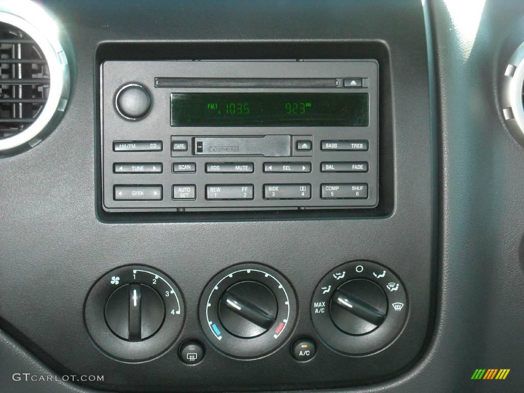 2003 Expedition XLT - Laser Red Tinted Metallic / Flint Grey photo #34