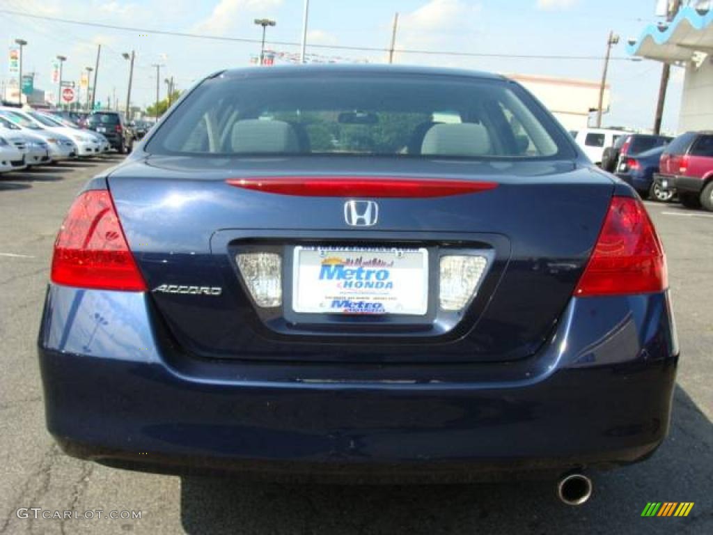 2006 Accord SE Sedan - Royal Blue Pearl / Gray photo #5