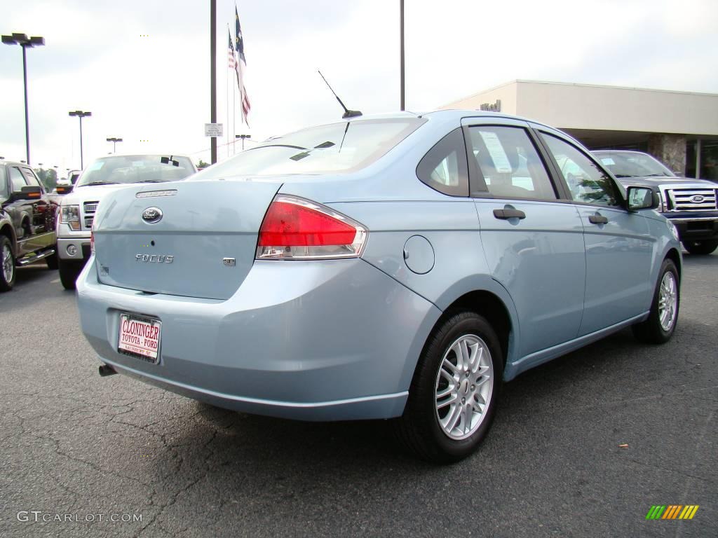 2009 Focus SE Sedan - Light Ice Blue Metallic / Medium Stone photo #3