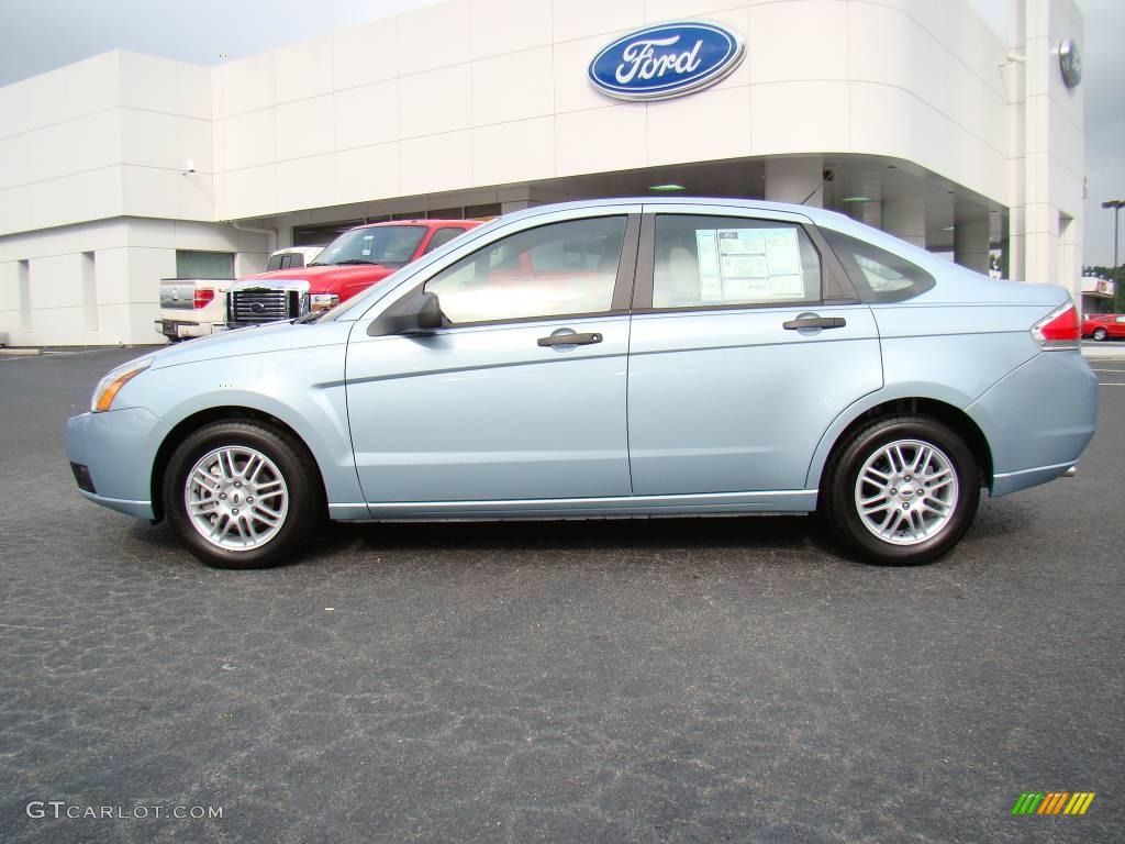 2009 Focus SE Sedan - Light Ice Blue Metallic / Medium Stone photo #5