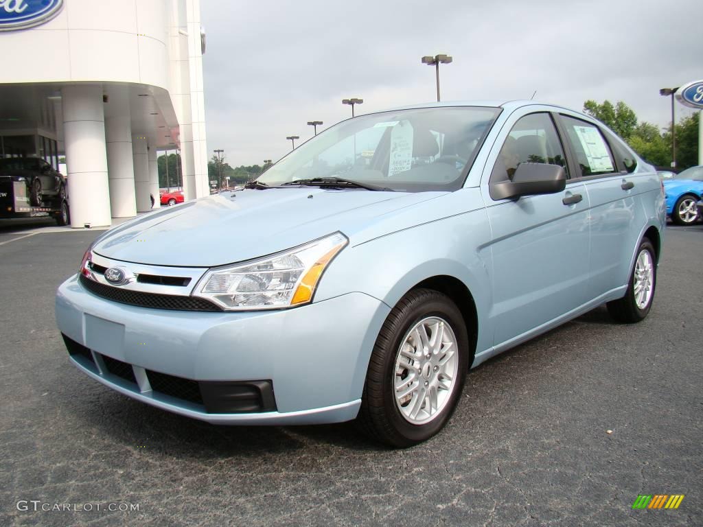 2009 Focus SE Sedan - Light Ice Blue Metallic / Medium Stone photo #6