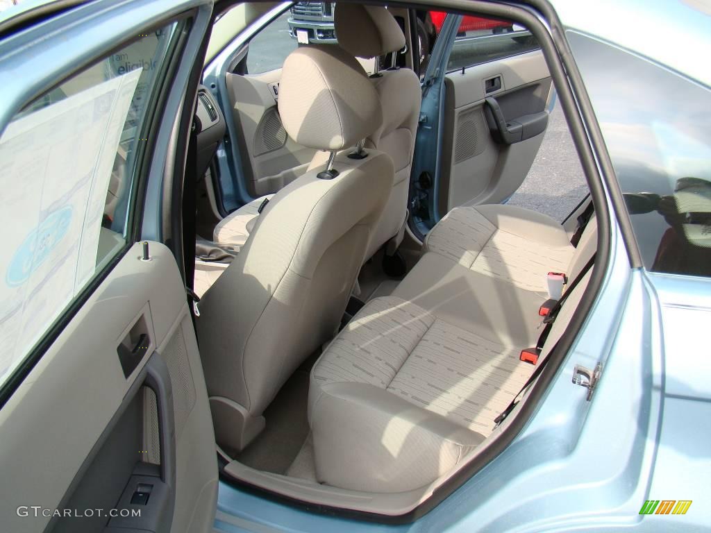 2009 Focus SE Sedan - Light Ice Blue Metallic / Medium Stone photo #9