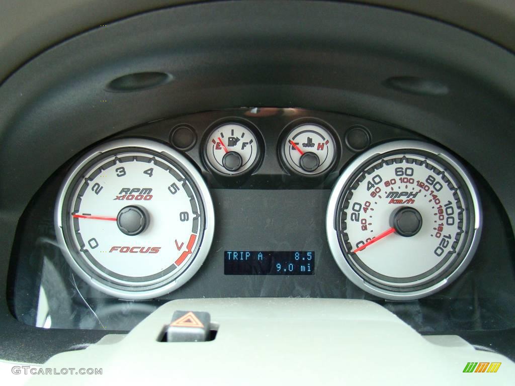 2009 Focus SE Sedan - Light Ice Blue Metallic / Medium Stone photo #19