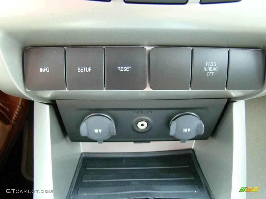 2009 Focus SE Sedan - Light Ice Blue Metallic / Medium Stone photo #23