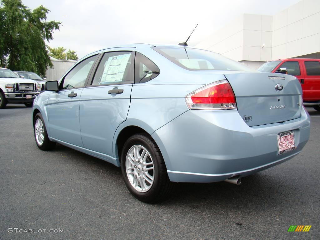 2009 Focus SE Sedan - Light Ice Blue Metallic / Medium Stone photo #26