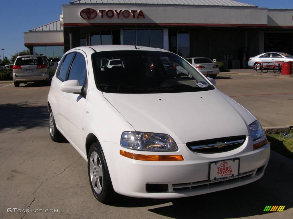 chevrolet aveo white