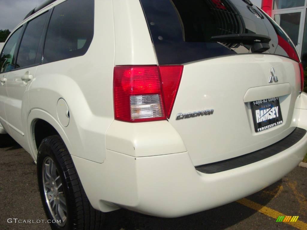 2004 Endeavor Limited AWD - Dover White Pearl / Charcoal Gray photo #18