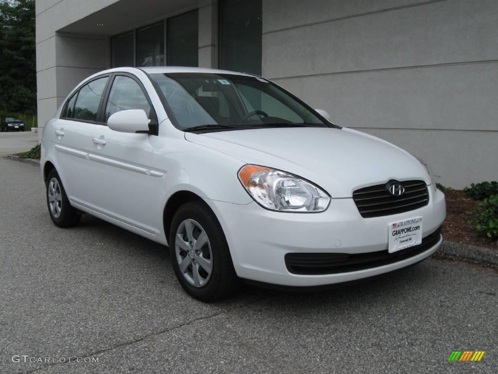 2008 Hyundai Accent White