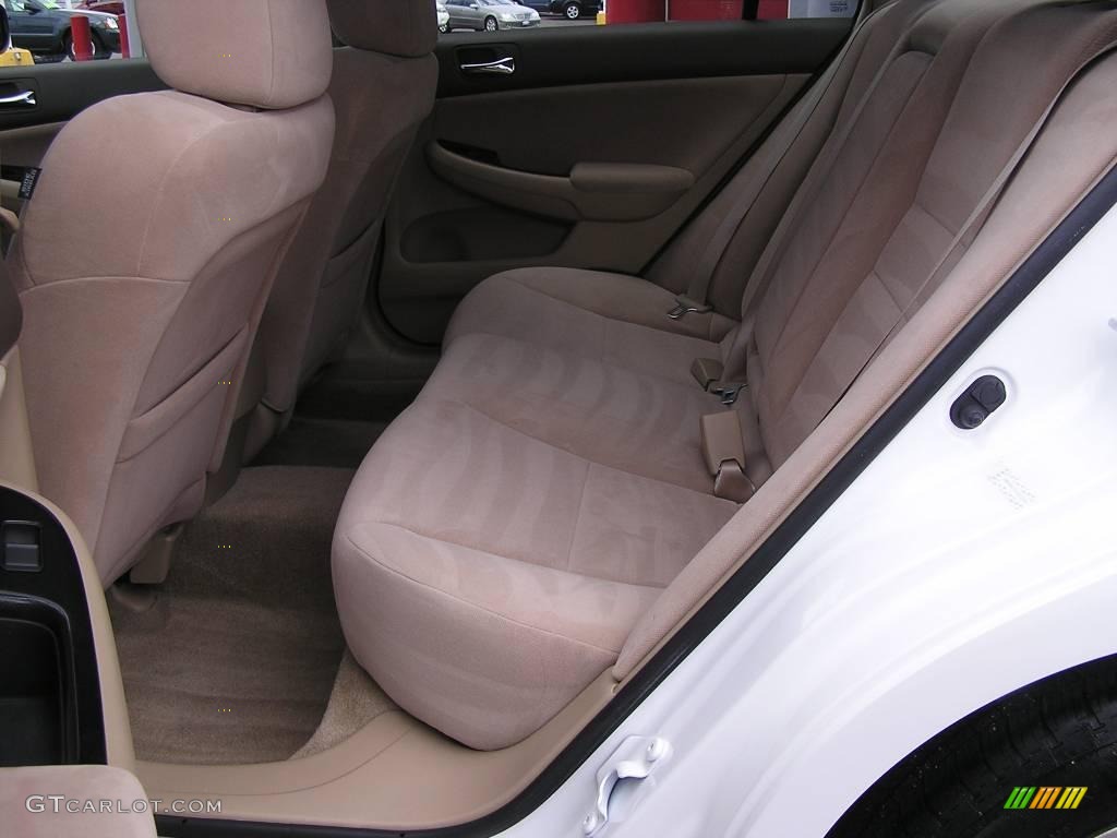 2007 Accord SE Sedan - Taffeta White / Ivory photo #8