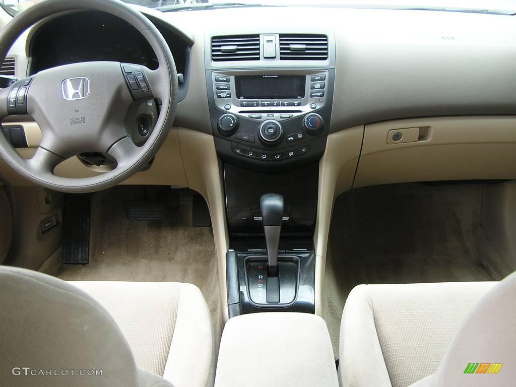 2007 Accord SE Sedan - Taffeta White / Ivory photo #9