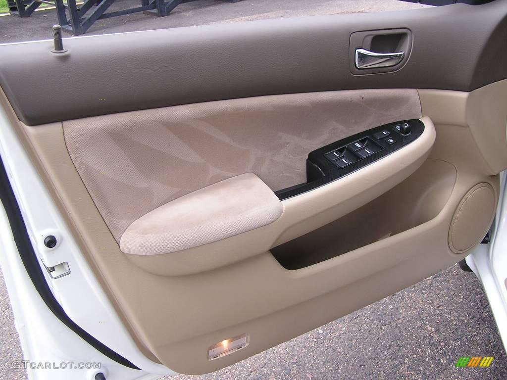 2007 Accord SE Sedan - Taffeta White / Ivory photo #13