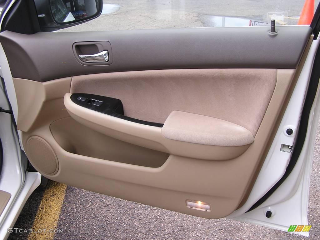 2007 Accord SE Sedan - Taffeta White / Ivory photo #15