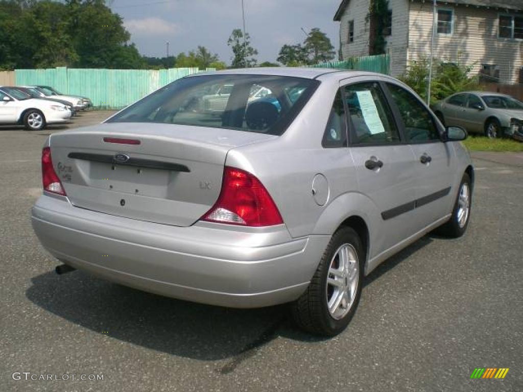 2000 Focus LX Sedan - CD Silver Metallic / Dark Charcoal photo #7