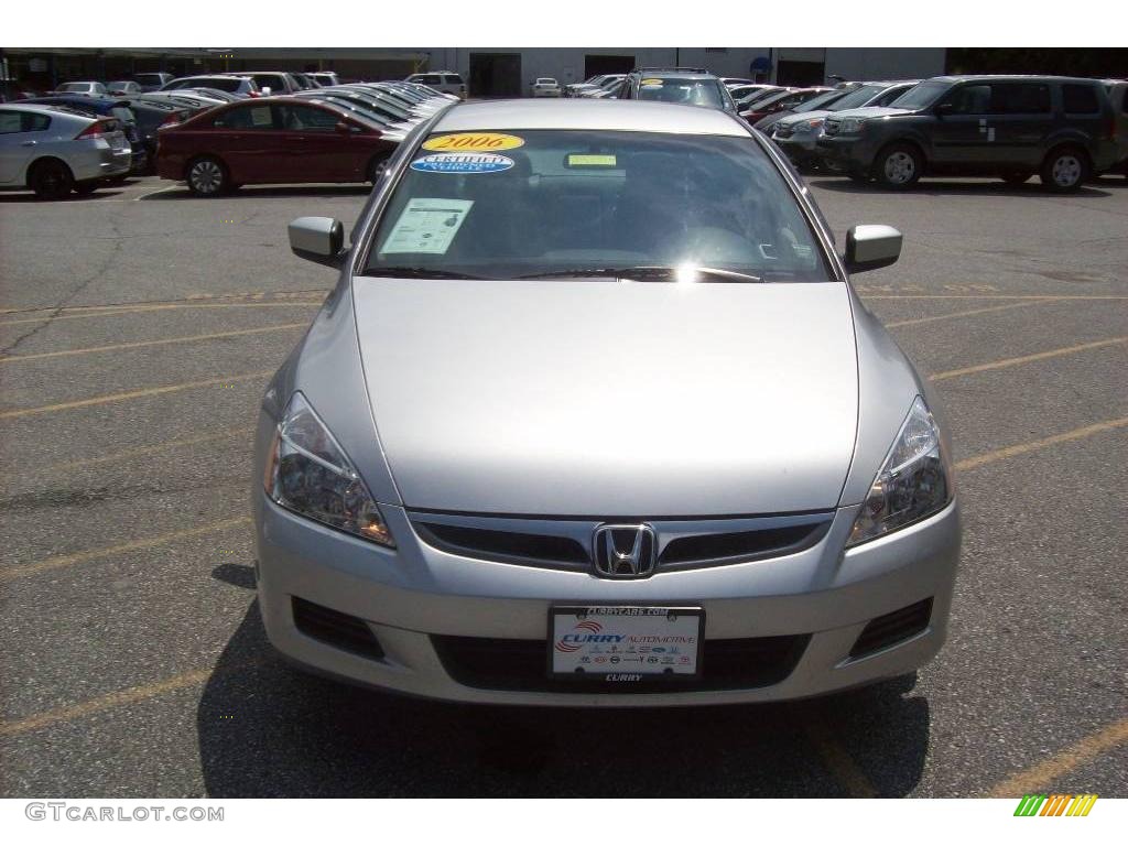 2006 Accord SE Sedan - Alabaster Silver Metallic / Black photo #3