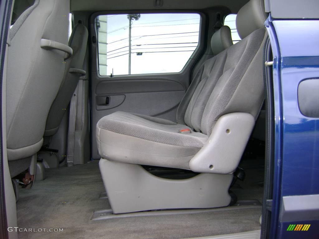 2003 Caravan SE - Midnight Blue Pearl / Taupe photo #12