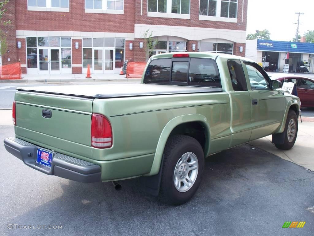 2004 Dakota SXT Club Cab - Timberline Green Pearl / Dark Slate Gray photo #9