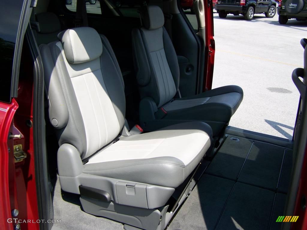 2007 Grand Caravan SXT - Inferno Red Crystal Pearl / Medium Slate Gray photo #11