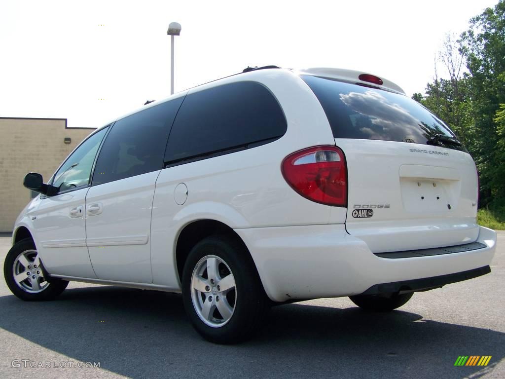 2007 Grand Caravan SXT - Stone White / Medium Slate Gray photo #3