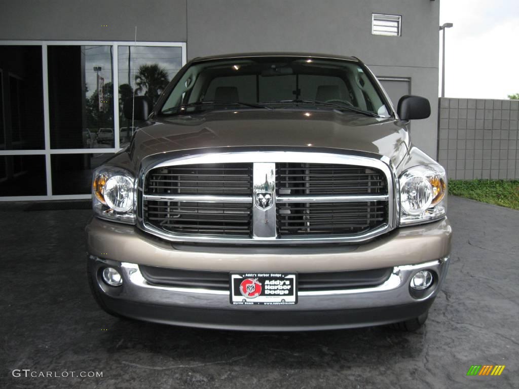 2008 Ram 1500 SLT Regular Cab - Light Khaki Metallic / Khaki photo #3