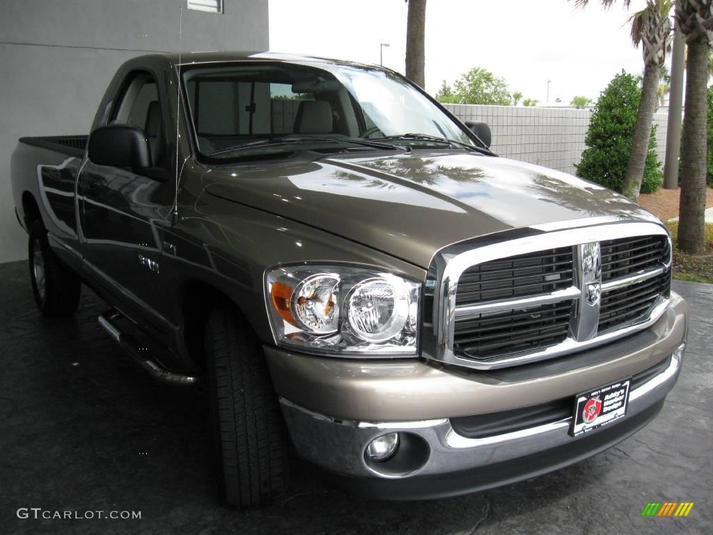 2008 Ram 1500 SLT Regular Cab - Light Khaki Metallic / Khaki photo #4