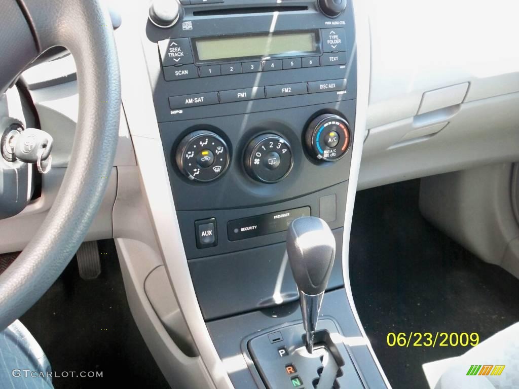 2009 Corolla LE - Classic Silver Metallic / Ash photo #7