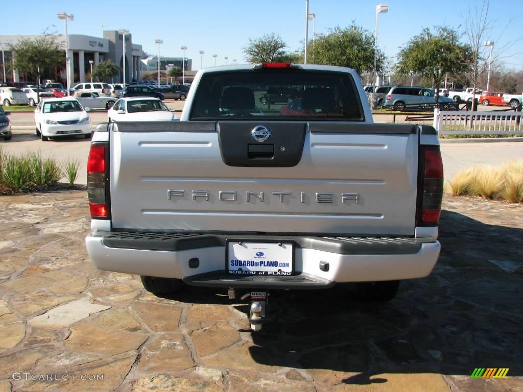 2004 Frontier XE King Cab - Radiant Silver Metallic / Gray photo #6