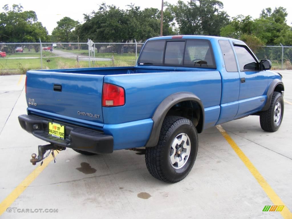 2000 S10 LS Extended Cab 4x4 - Space Blue Metallic / Graphite photo #3