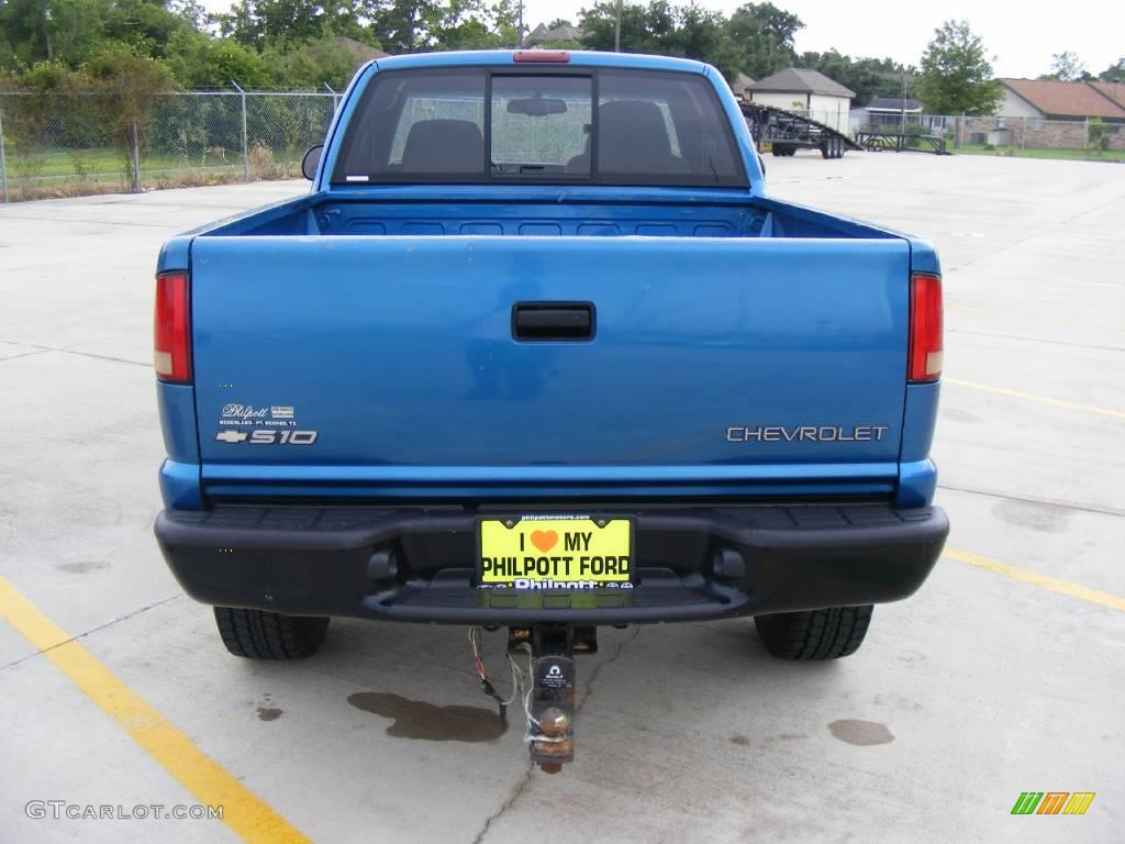 2000 S10 LS Extended Cab 4x4 - Space Blue Metallic / Graphite photo #4