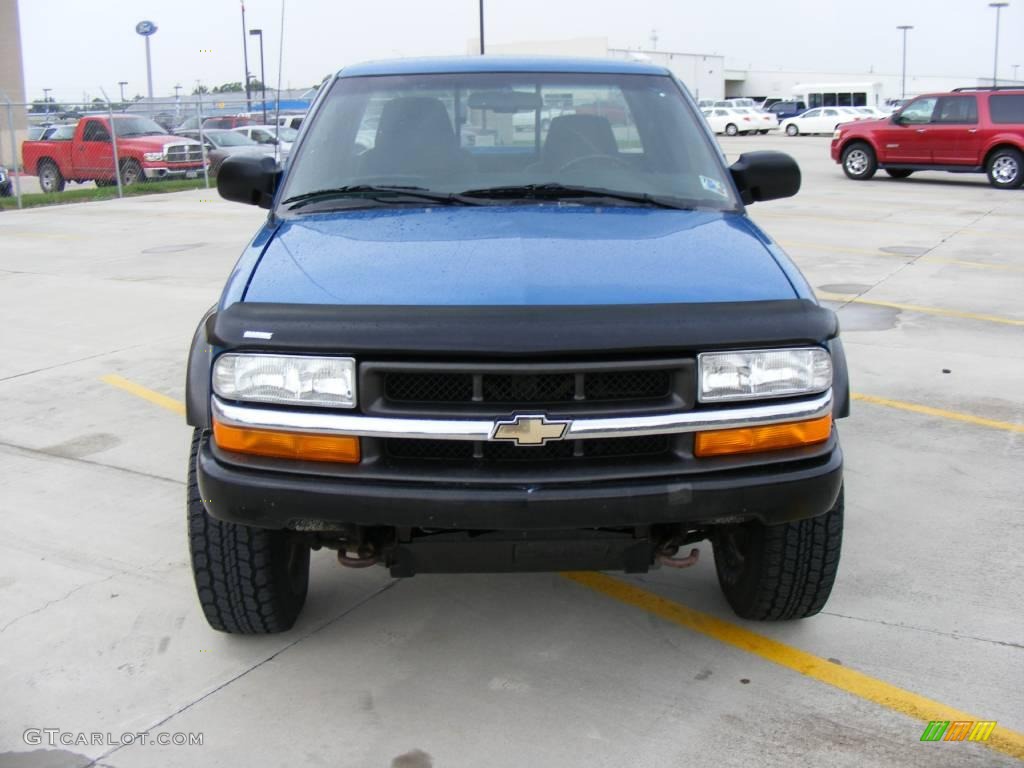 2000 S10 LS Extended Cab 4x4 - Space Blue Metallic / Graphite photo #8
