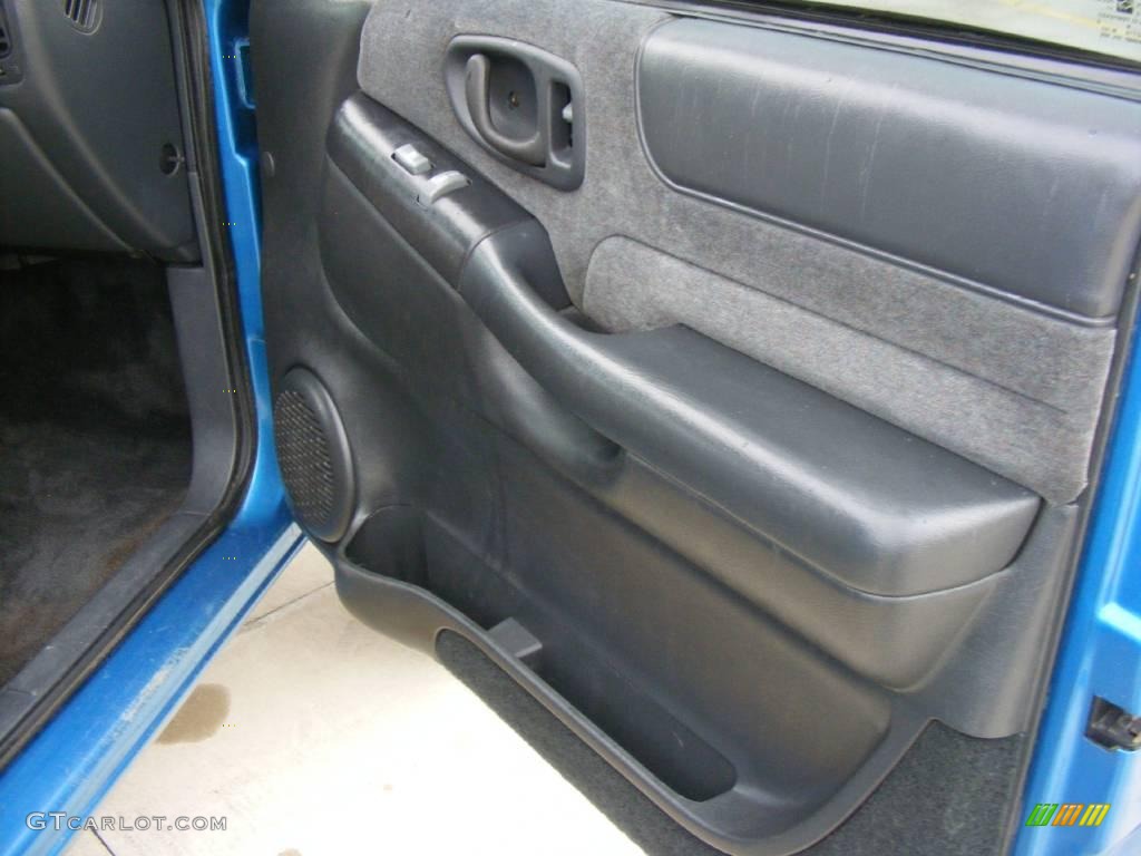 2000 S10 LS Extended Cab 4x4 - Space Blue Metallic / Graphite photo #17