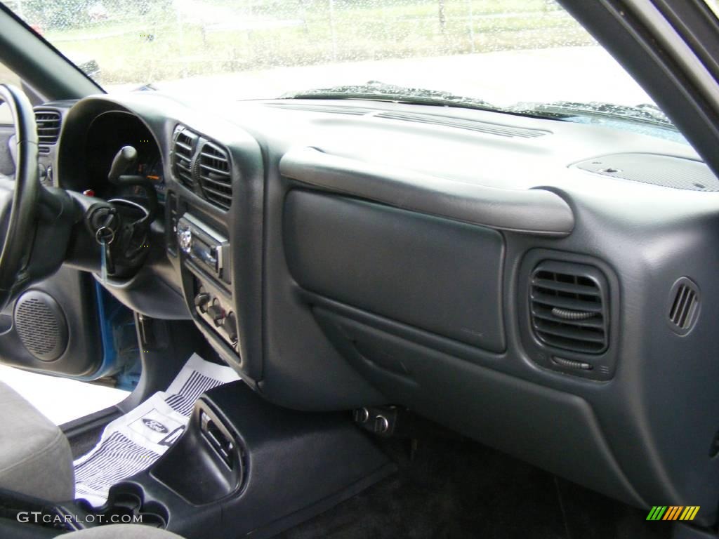 2000 S10 LS Extended Cab 4x4 - Space Blue Metallic / Graphite photo #18