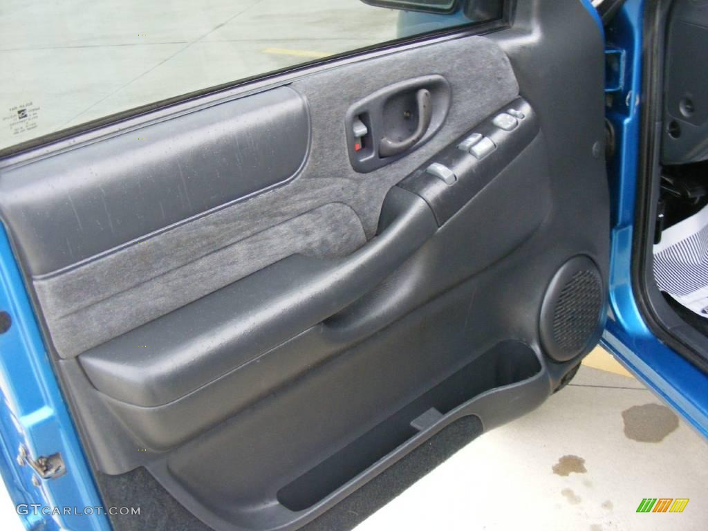 2000 S10 LS Extended Cab 4x4 - Space Blue Metallic / Graphite photo #22