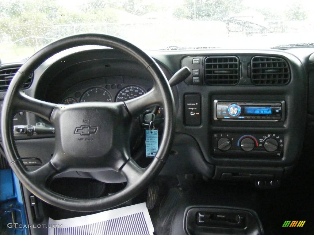 2000 S10 LS Extended Cab 4x4 - Space Blue Metallic / Graphite photo #25
