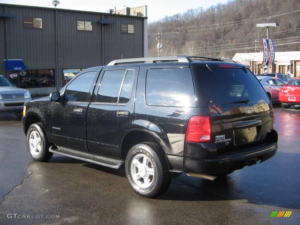 2005 Explorer XLT 4x4 - Black / Graphite photo #4