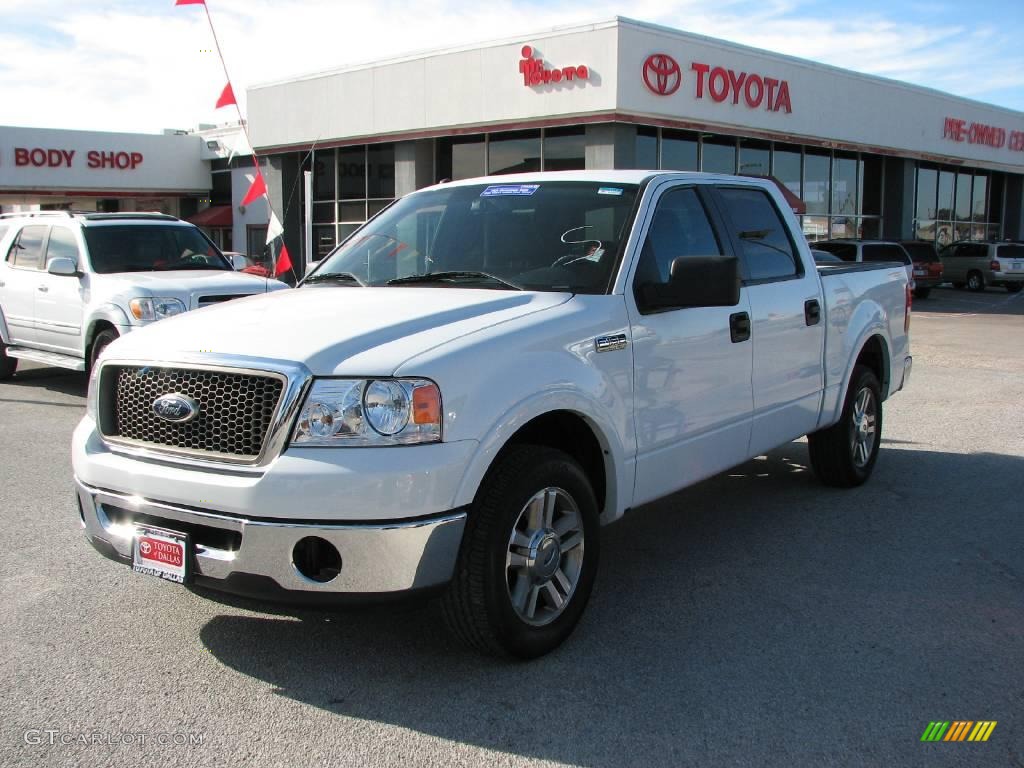 2006 F150 Lariat SuperCrew - Oxford White / Black photo #2