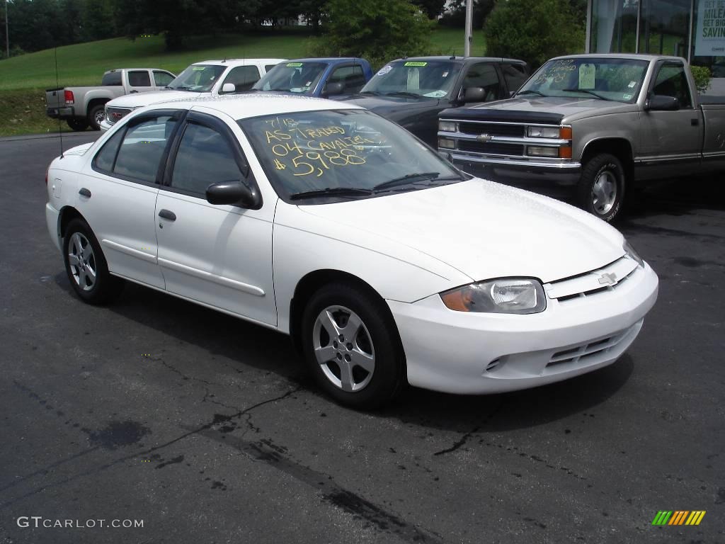 2004 Cavalier LS Sedan - Summit White / Graphite photo #16