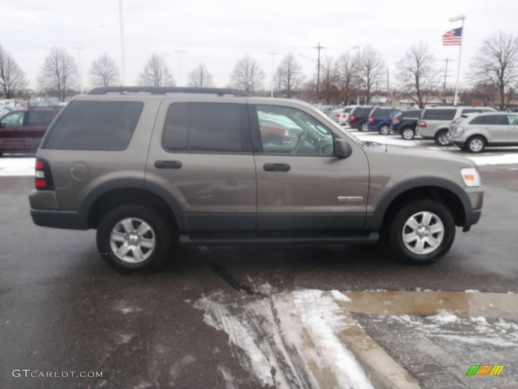 2006 Explorer XLT 4x4 - Mineral Grey Metallic / Camel photo #6