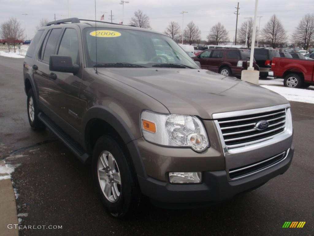 2006 Explorer XLT 4x4 - Mineral Grey Metallic / Camel photo #7