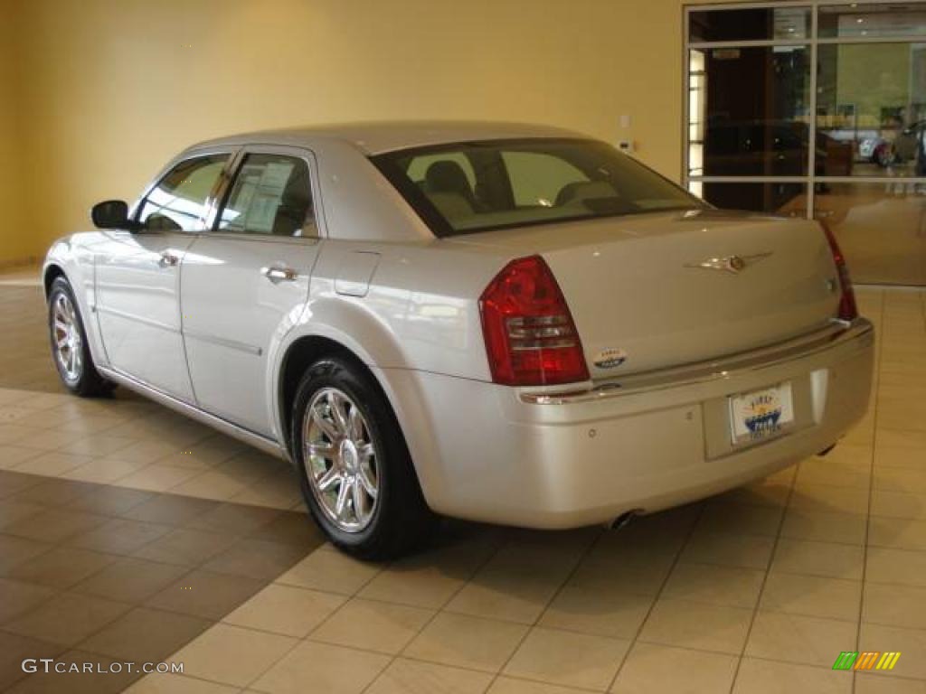 2005 300 C HEMI - Bright Silver Metallic / Dark Slate Gray/Light Graystone photo #3