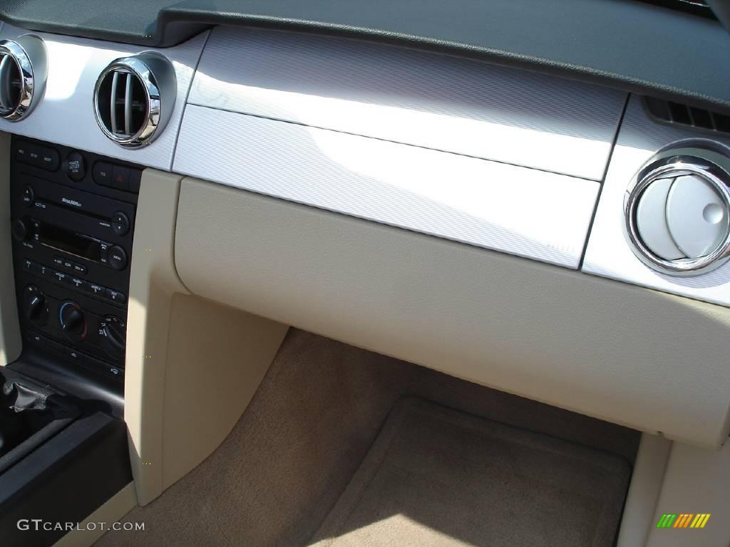 2005 Mustang V6 Premium Convertible - Mineral Grey Metallic / Medium Parchment photo #37