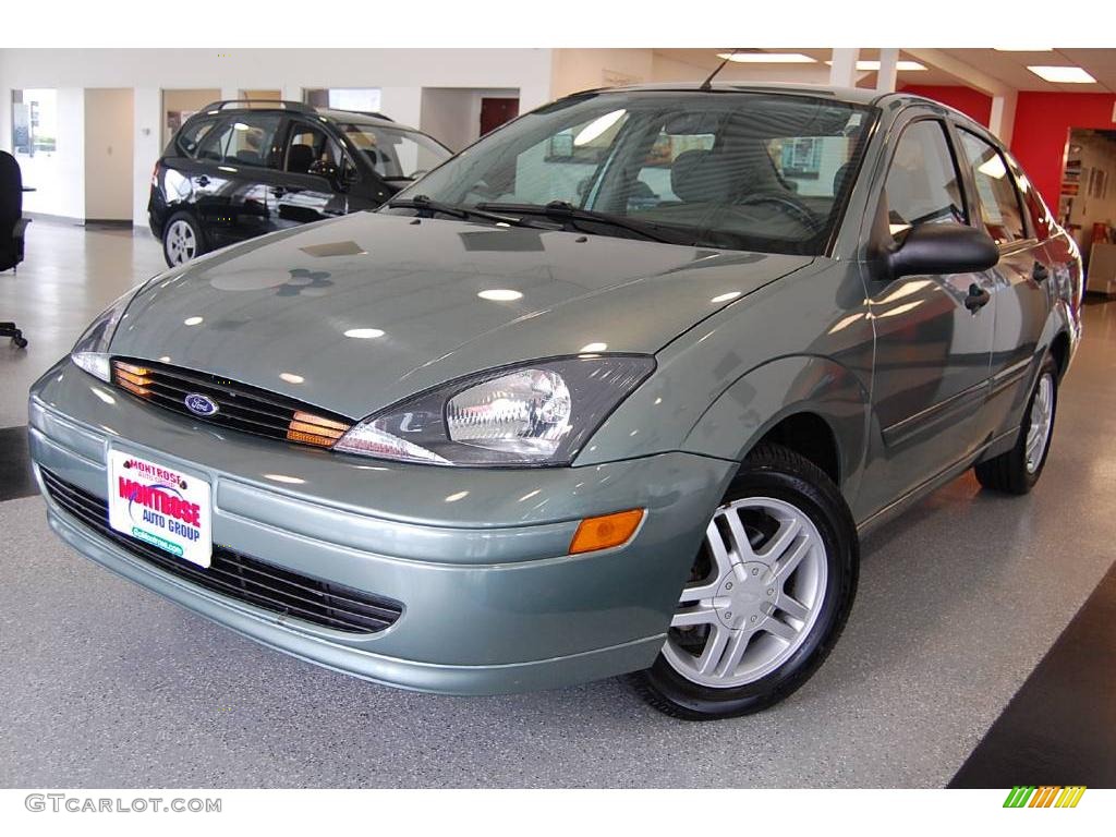 2003 Focus SE Sedan - Light Tundra Metallic / Medium Graphite photo #1