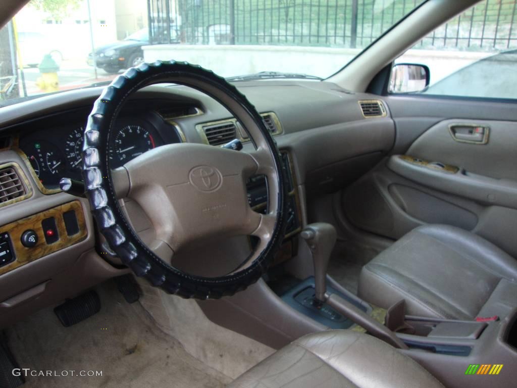 1998 Camry LE - Dark Green Metallic / Oak photo #5