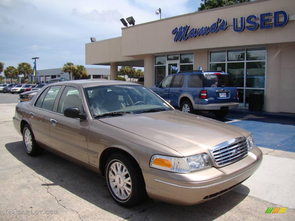 2004 Crown Victoria LX - Arizona Beige Metallic / Medium Parchment photo #2