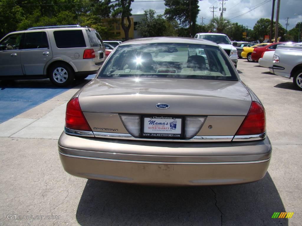 2004 Crown Victoria LX - Arizona Beige Metallic / Medium Parchment photo #7